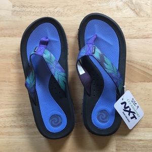 NWT cleansport flip flops